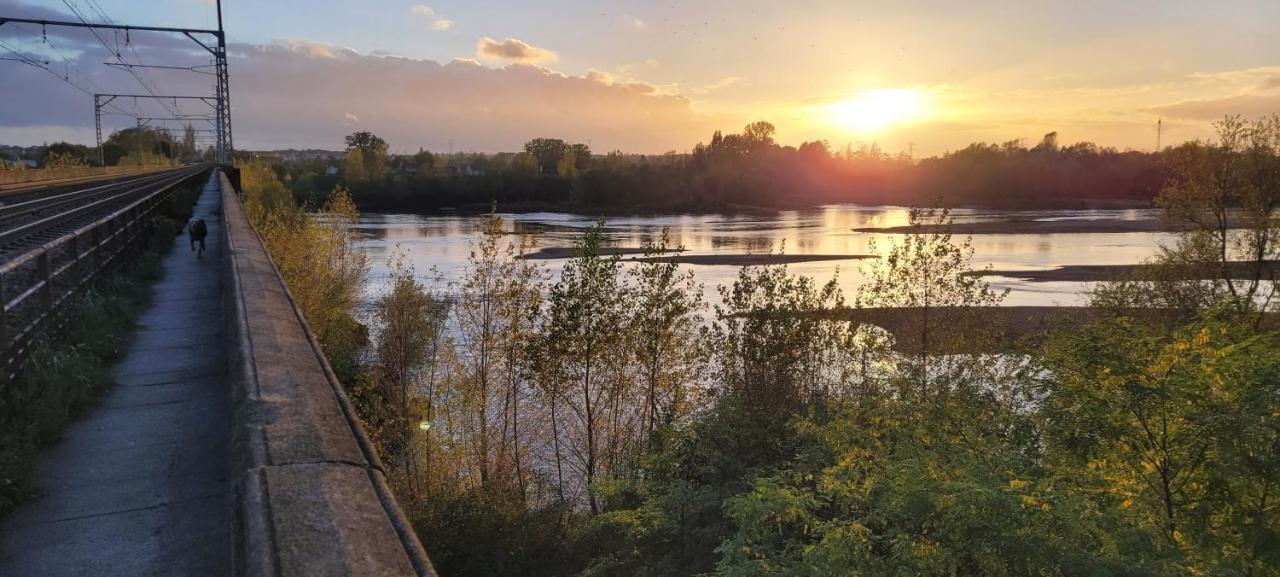 Sur Les Bords De Loire Apartment Монлюис-сюр-Лоар Екстериор снимка