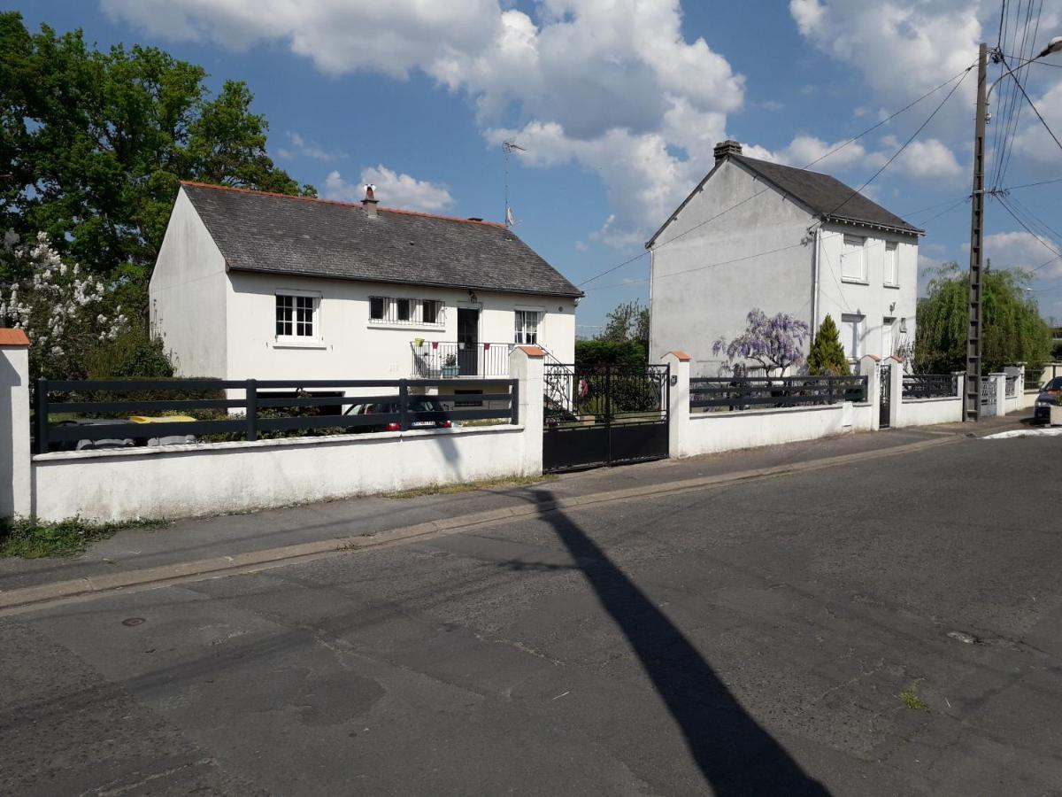 Sur Les Bords De Loire Apartment Монлюис-сюр-Лоар Екстериор снимка